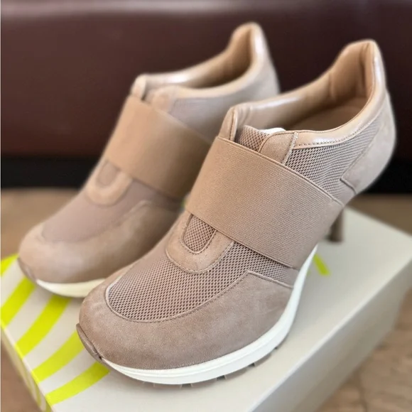 NWT The Icon Heel from SNEEX size 9 Color, Sand - Picture 4 of 11